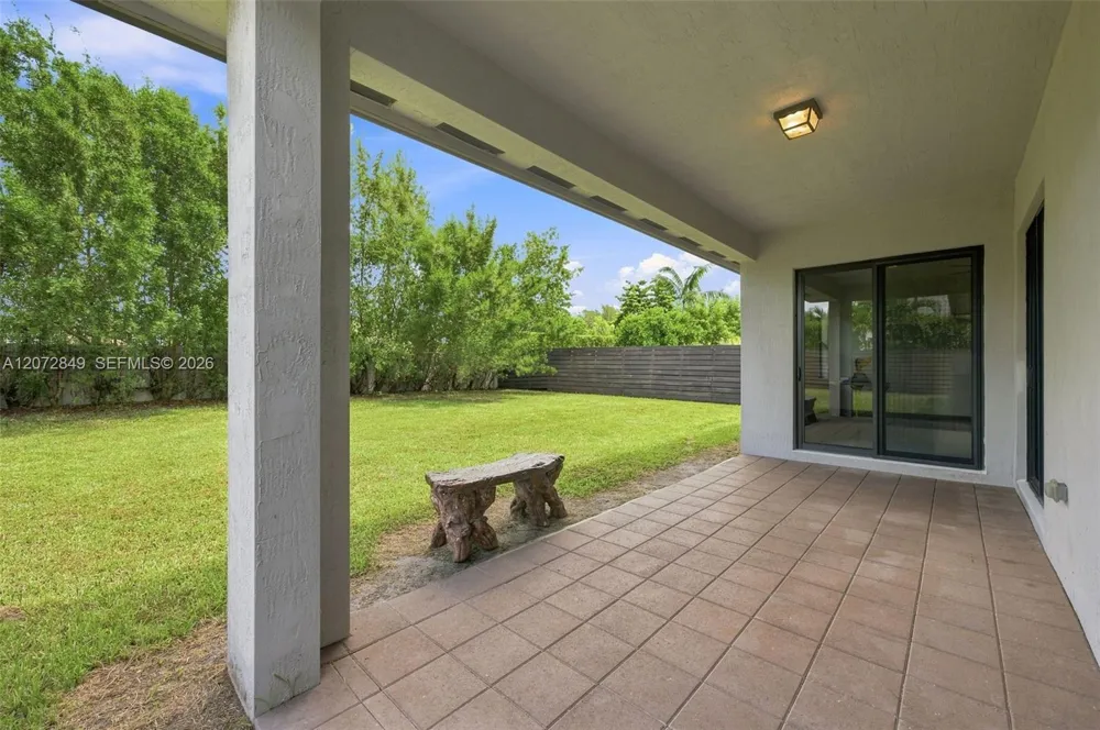 8875 NW 161st Ter Miami Lakes, FL 33018