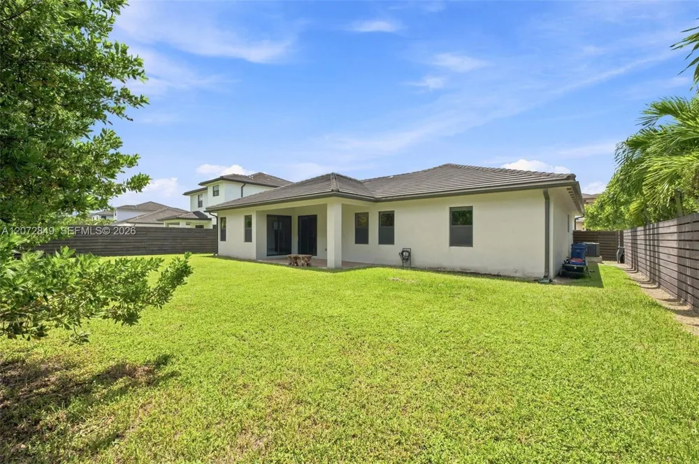 8875 NW 161st Ter Miami Lakes, FL 33018