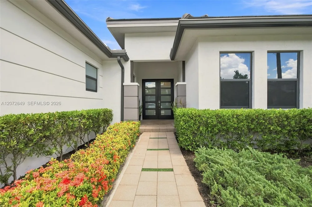 8875 NW 161st Ter Miami Lakes, FL 33018