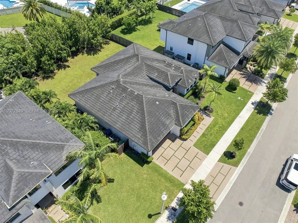 8875 NW 161st Ter Miami Lakes, FL 33018