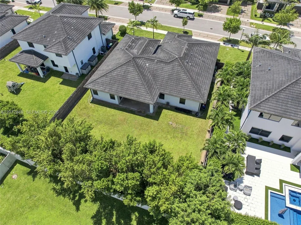 8875 NW 161st Ter Miami Lakes, FL 33018