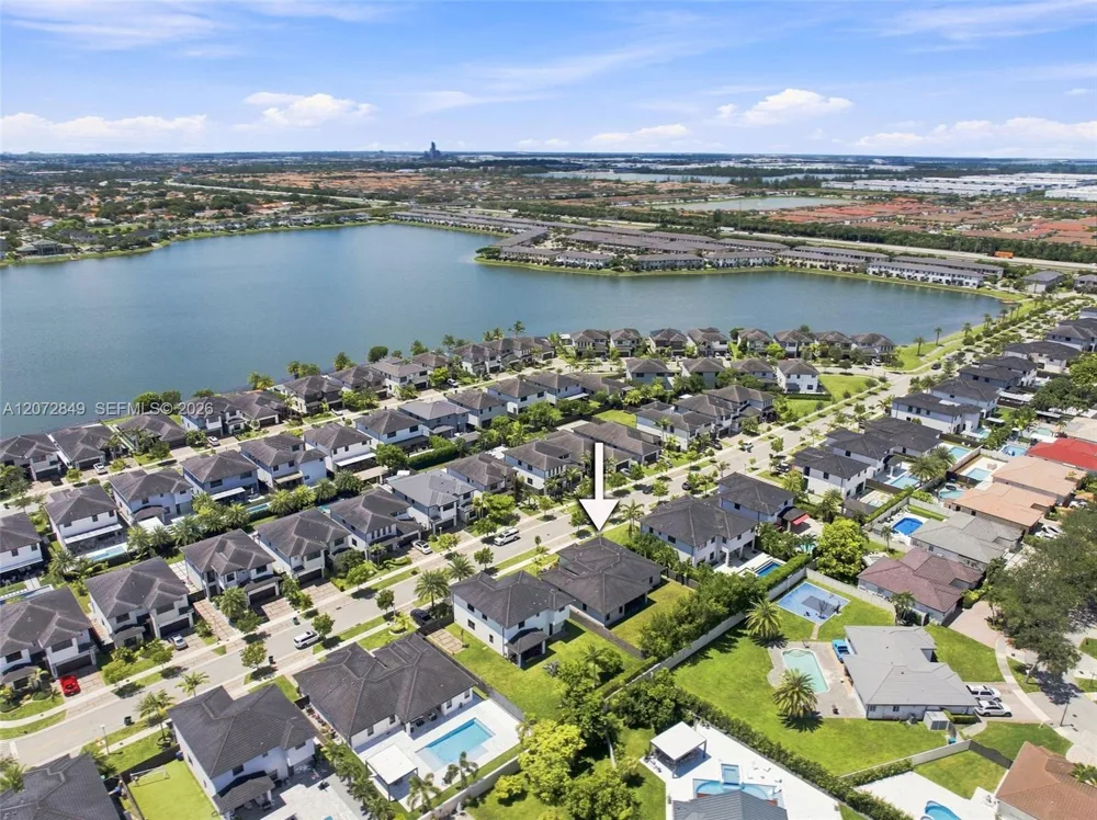 8875 NW 161st Ter Miami Lakes, FL 33018