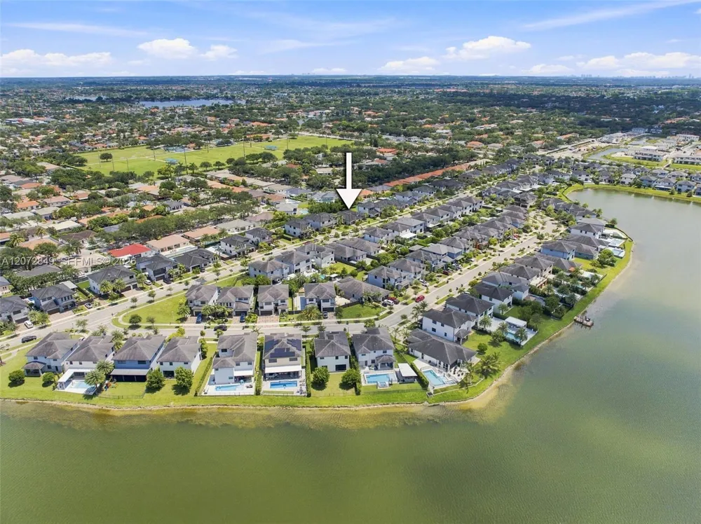 8875 NW 161st Ter Miami Lakes, FL 33018