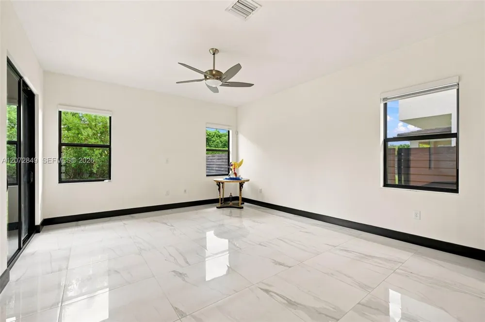 8875 NW 161st Ter Miami Lakes, FL 33018