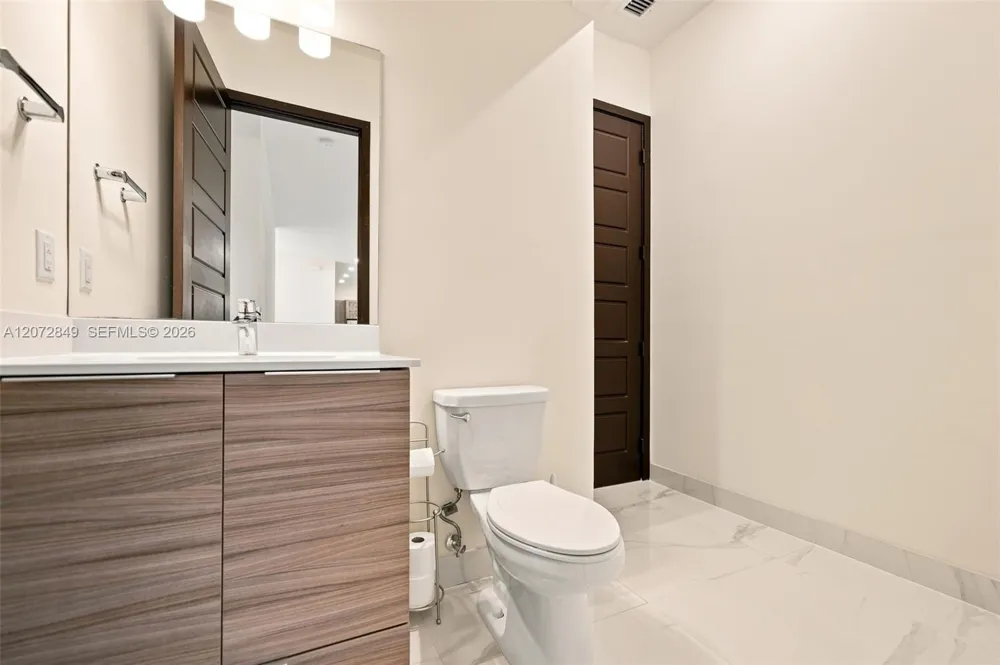 8875 NW 161st Ter Miami Lakes, FL 33018