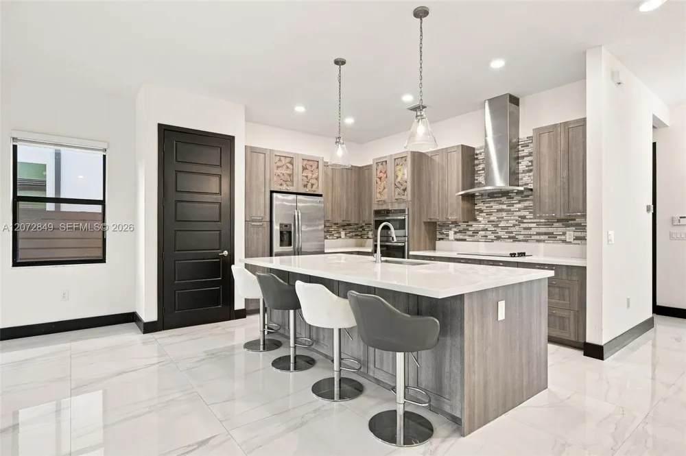 8875 NW 161st Ter Miami Lakes, FL 33018