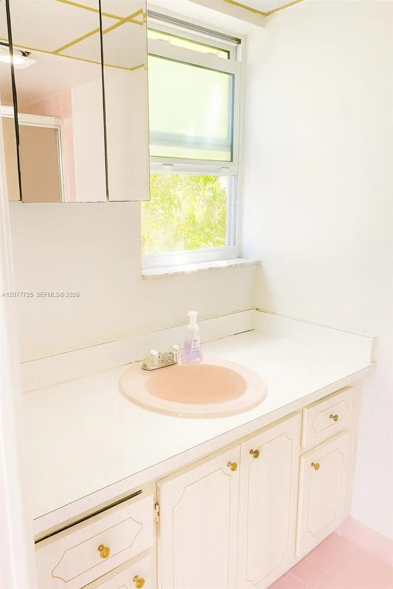 610 NE 12th Ave #308 Hallandale Beach, FL 33009