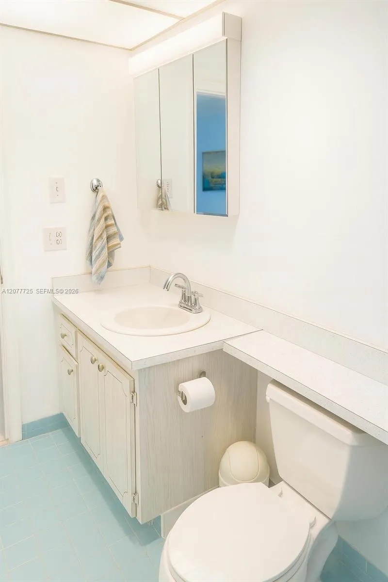 610 NE 12th Ave #308 Hallandale Beach, FL 33009
