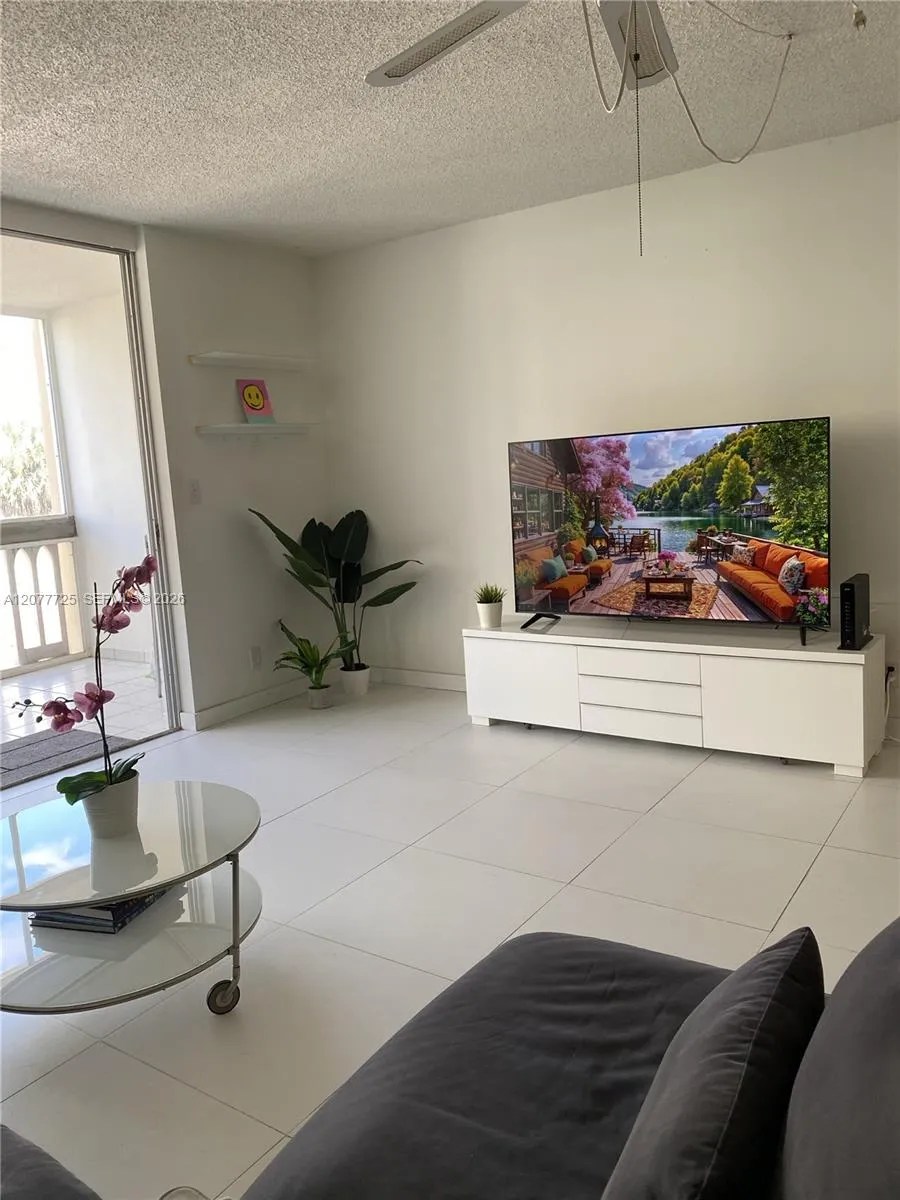 610 NE 12th Ave #308 Hallandale Beach, FL 33009
