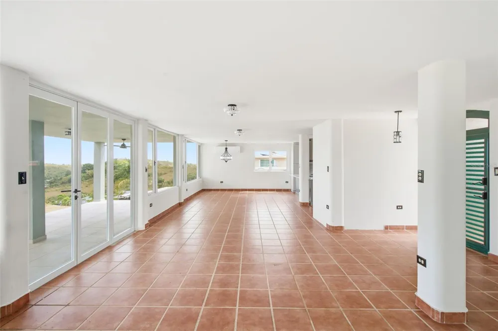 98 HACIENDA MARGARITA Luquillo, PR 00773