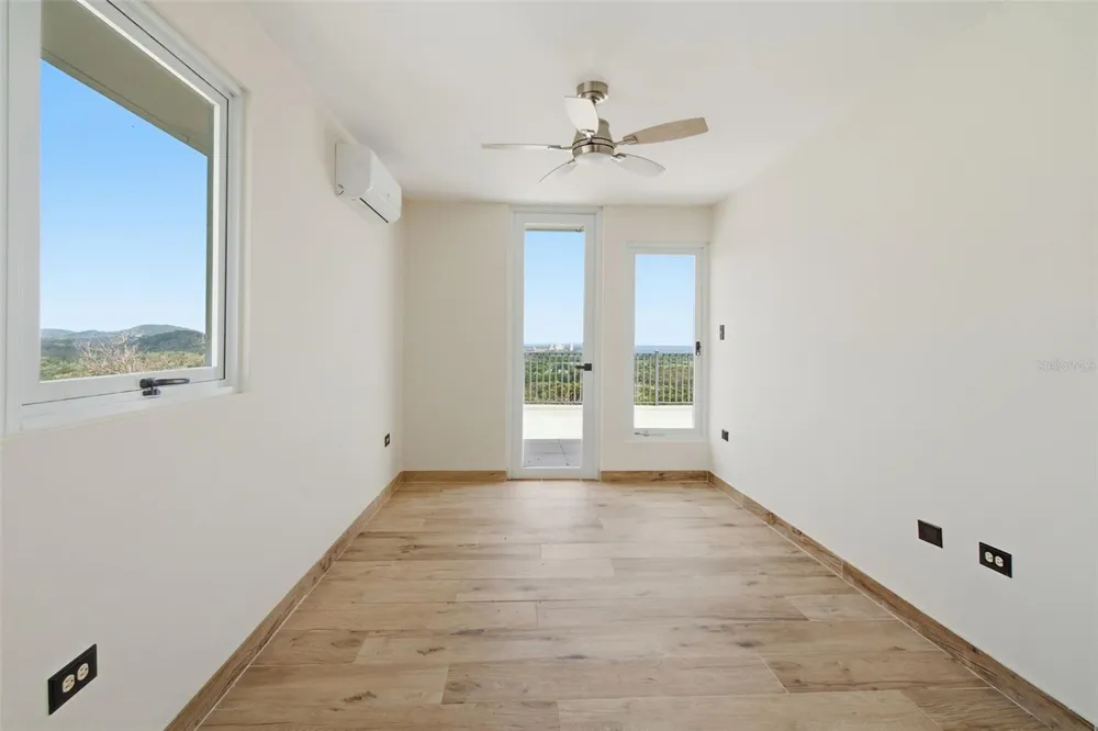98 HACIENDA MARGARITA Luquillo, PR 00773