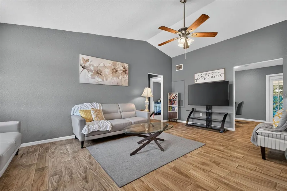 125 CHEROKEE DRIVE Auburndale, FL 33823