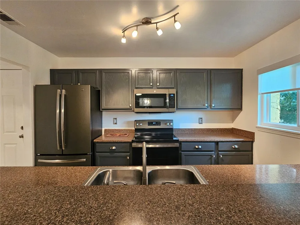 1737 PARAKEET WAY #2 Sarasota, FL 34232