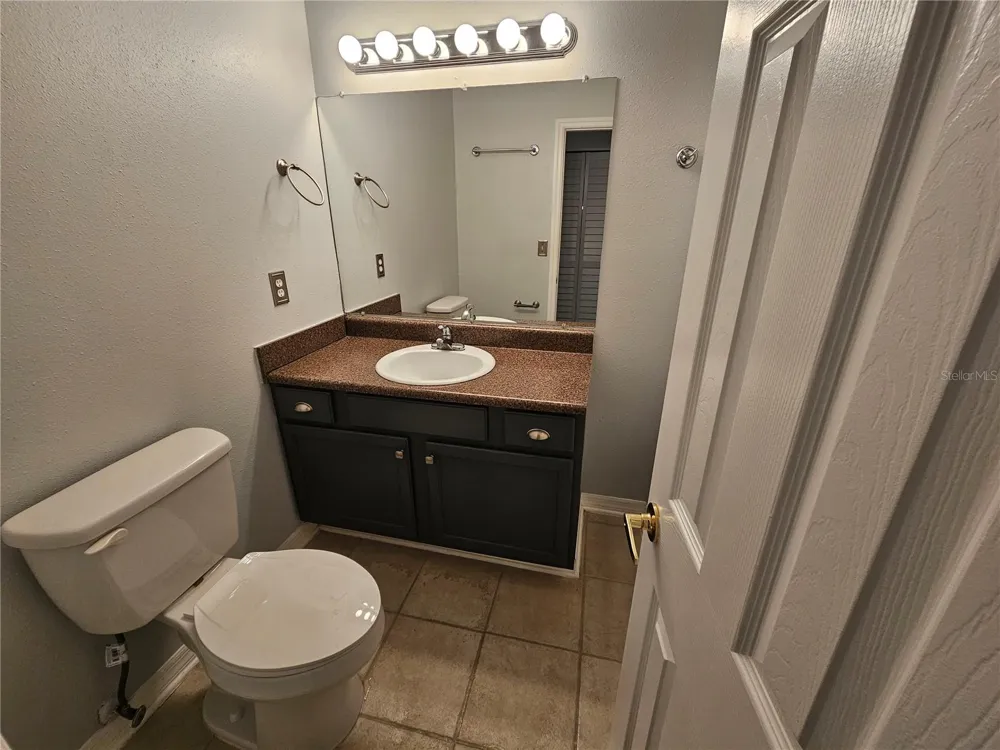1737 PARAKEET WAY #2 Sarasota, FL 34232