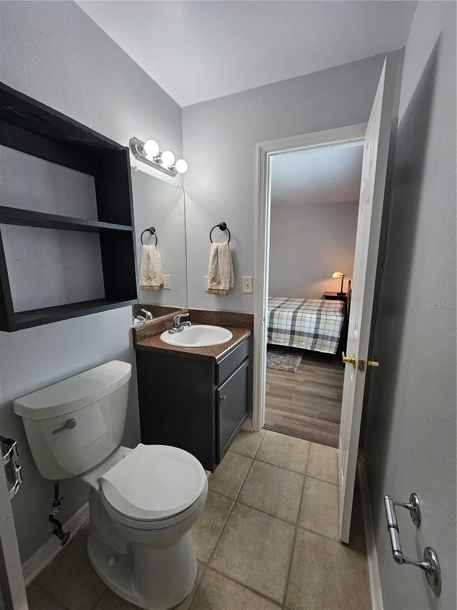 1737 PARAKEET WAY #2 Sarasota, FL 34232