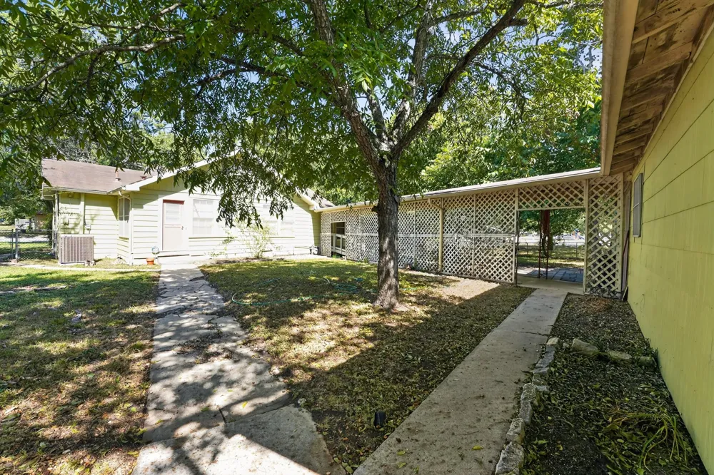 316 Guadalupe Street Lockhart, TX 78644