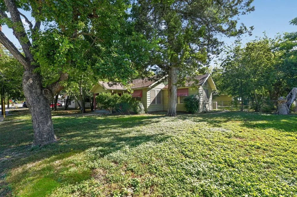 316 Guadalupe Street Lockhart, TX 78644