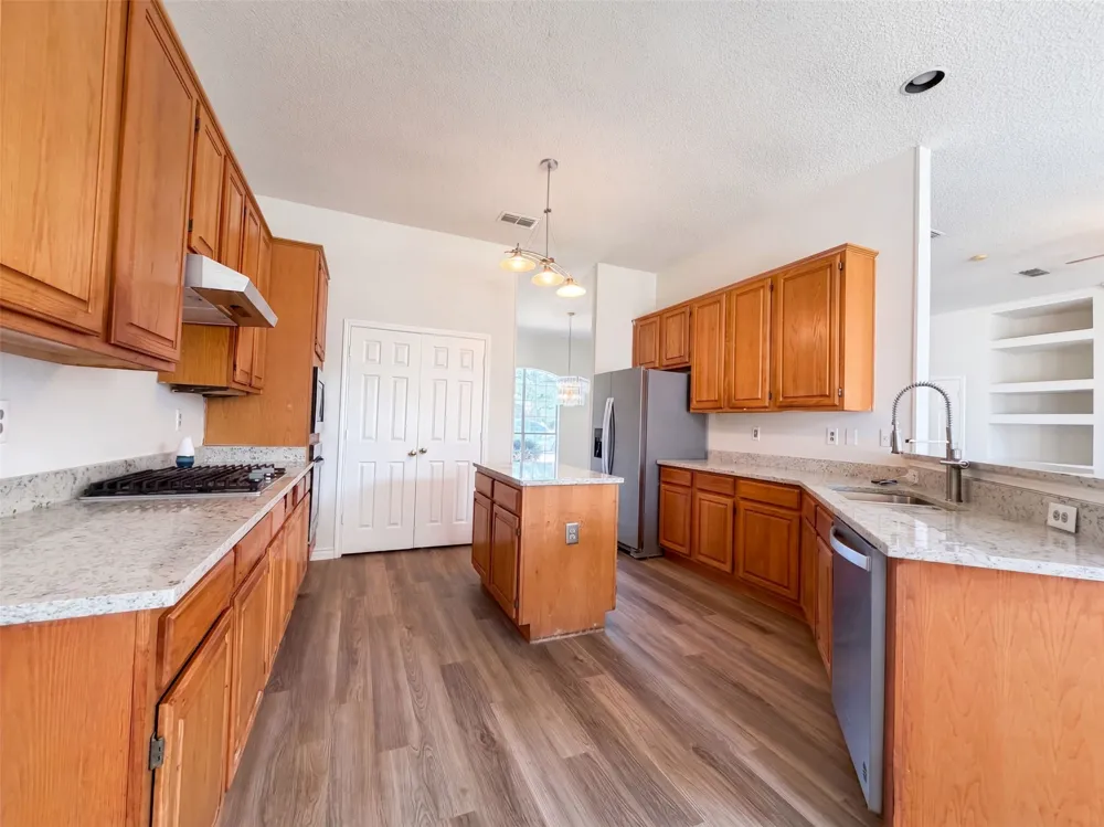2915 Olympia Drive Grand Prairie, TX 75052