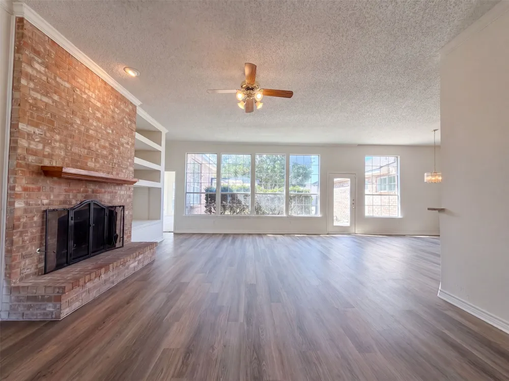2915 Olympia Drive Grand Prairie, TX 75052