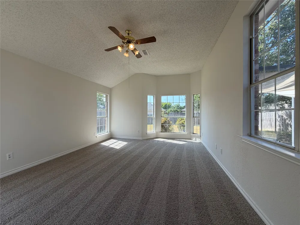 2915 Olympia Drive Grand Prairie, TX 75052