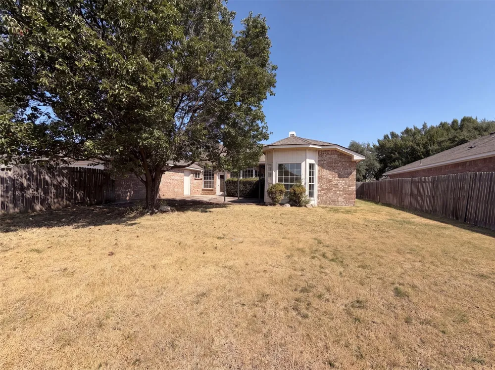 2915 Olympia Drive Grand Prairie, TX 75052