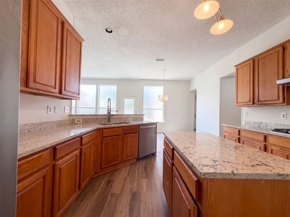 2915 Olympia Drive Grand Prairie, TX 75052