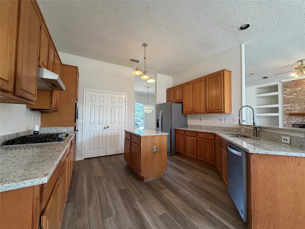 2915 Olympia Drive Grand Prairie, TX 75052