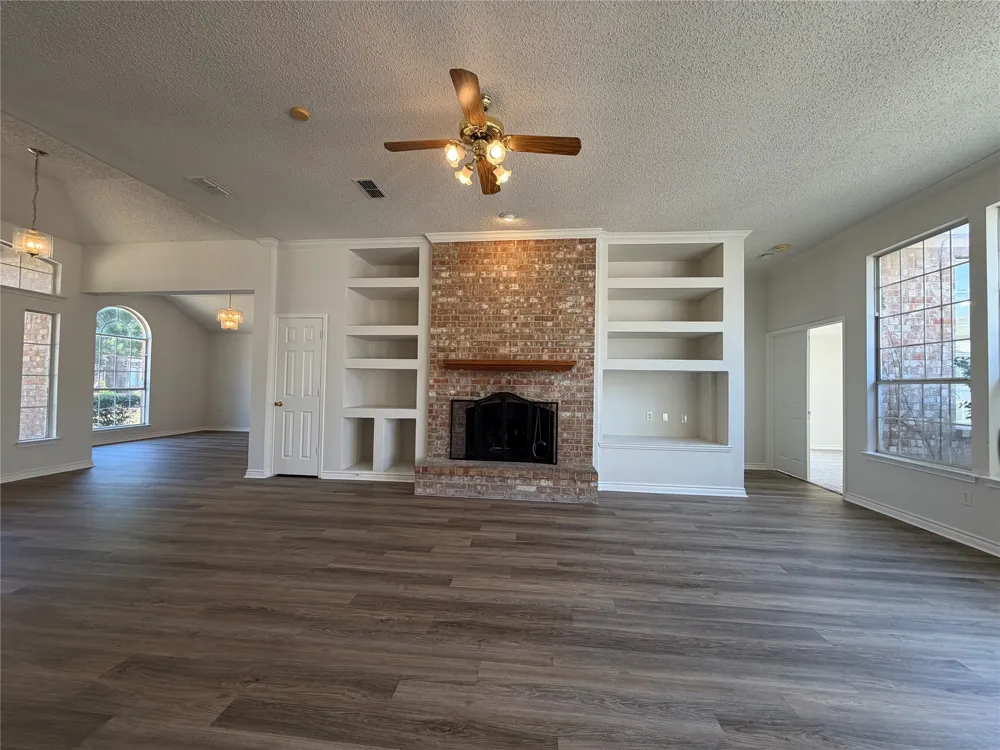 2915 Olympia Drive Grand Prairie, TX 75052