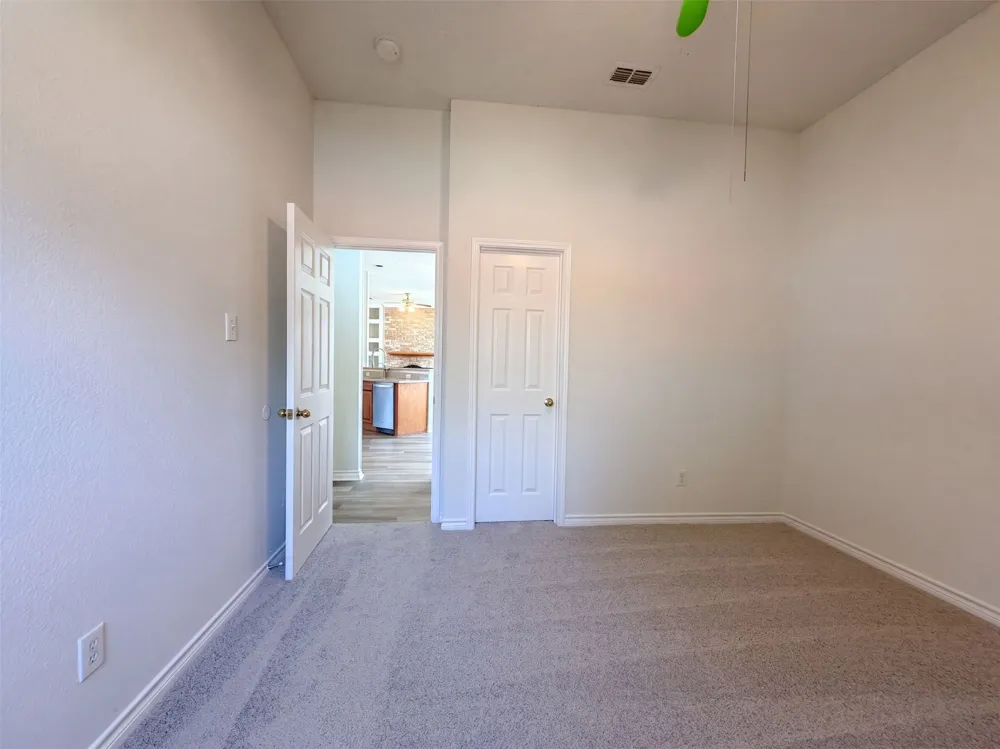 2915 Olympia Drive Grand Prairie, TX 75052