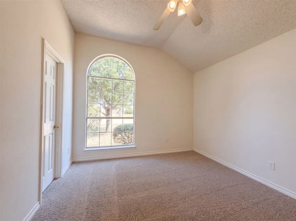 2915 Olympia Drive Grand Prairie, TX 75052