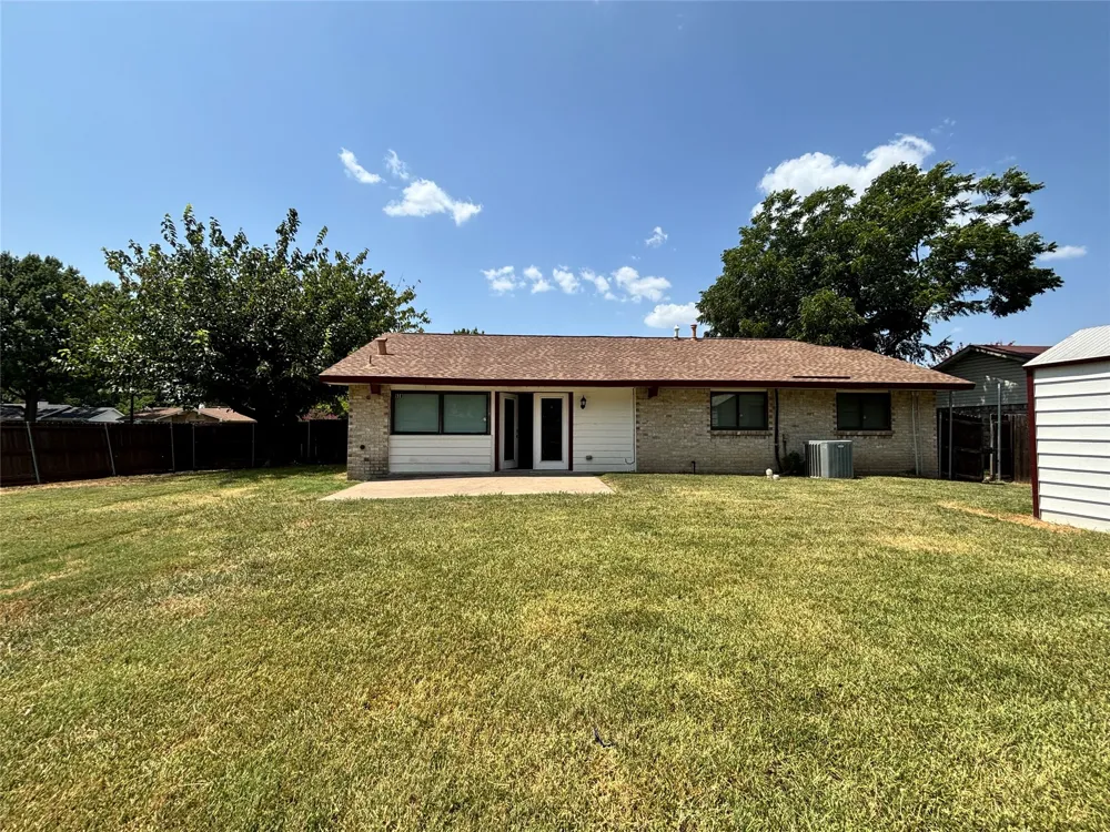 930 Briar Way Garland, TX 75043