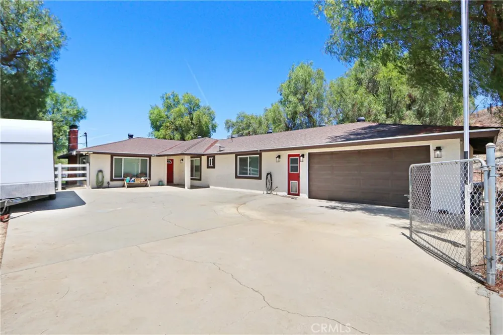 16972 Mockingbird Canyon Riverside, CA 92504