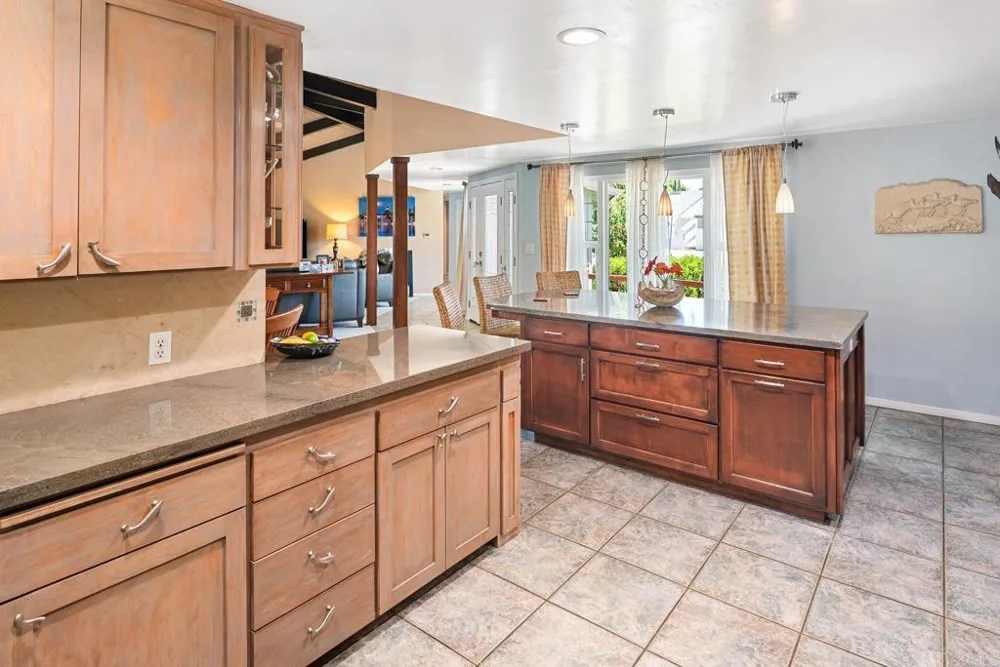 2140 Alta Vista Drive Vista, CA 92084