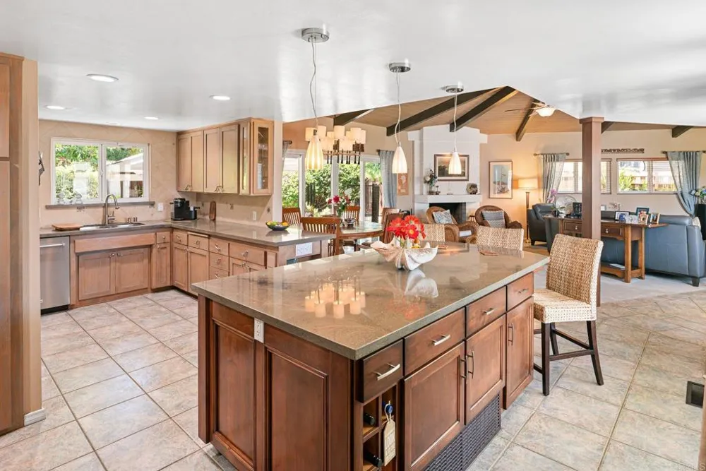 2140 Alta Vista Drive Vista, CA 92084