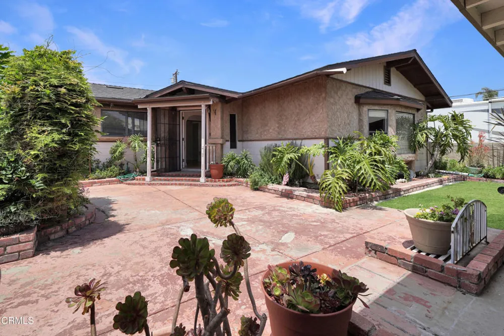 11351 Azahar Street Ventura, CA 93004