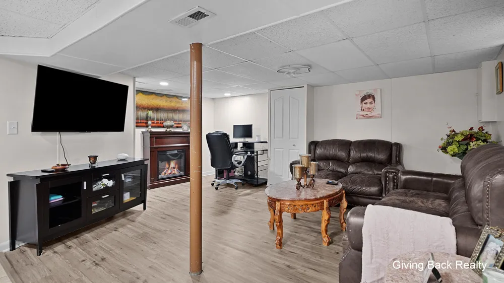 4032 Flamingo Avenue SW Wyoming, MI 49509