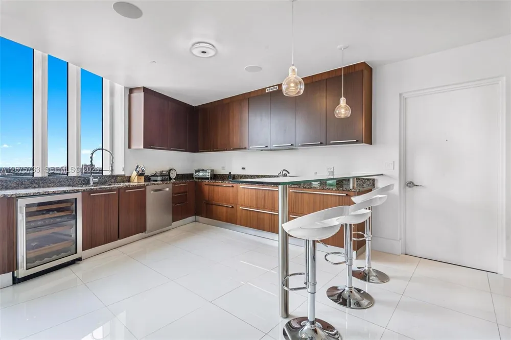 16001 SW Collins Ave #2406 Sunny Isles Beach, FL 33160