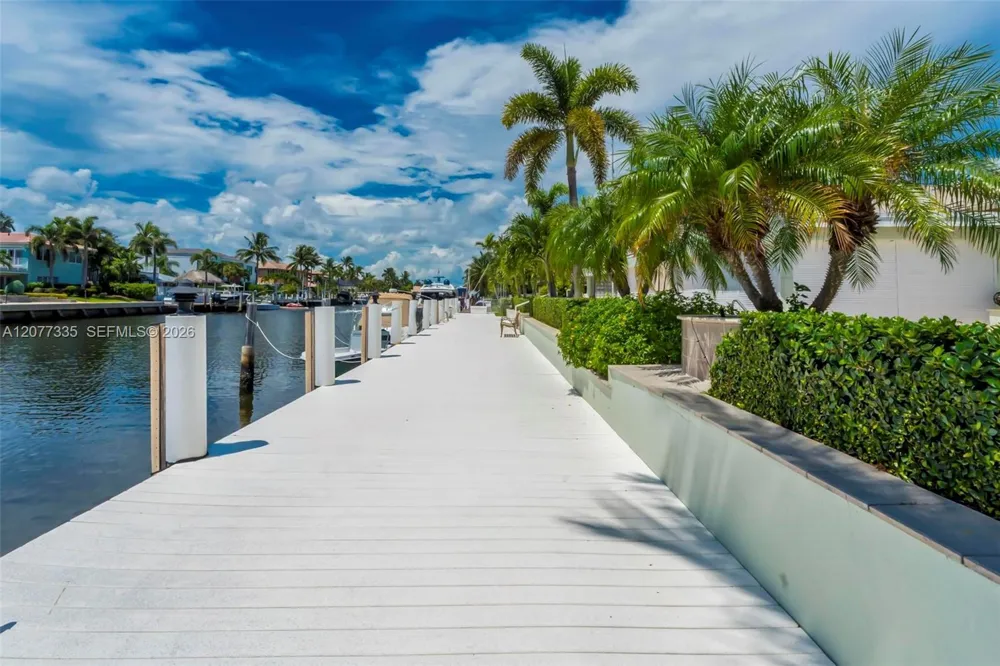 2820 NE 44th St Lighthouse Point, FL 33064