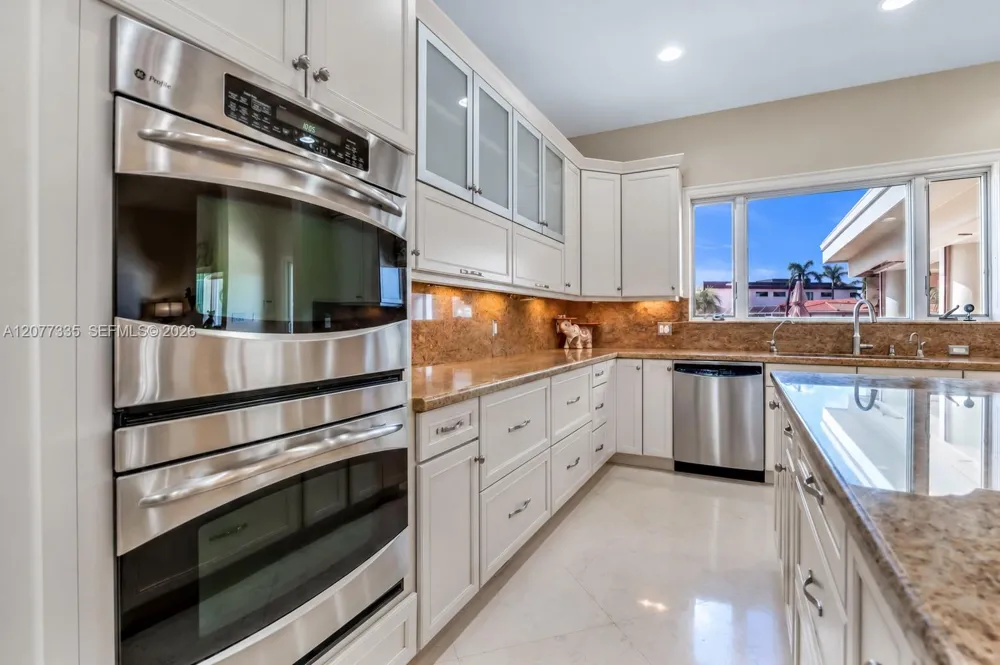 2820 NE 44th St Lighthouse Point, FL 33064