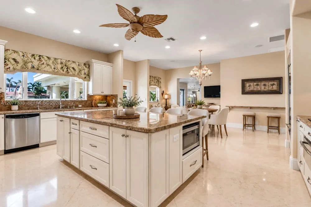 2820 NE 44th St Lighthouse Point, FL 33064