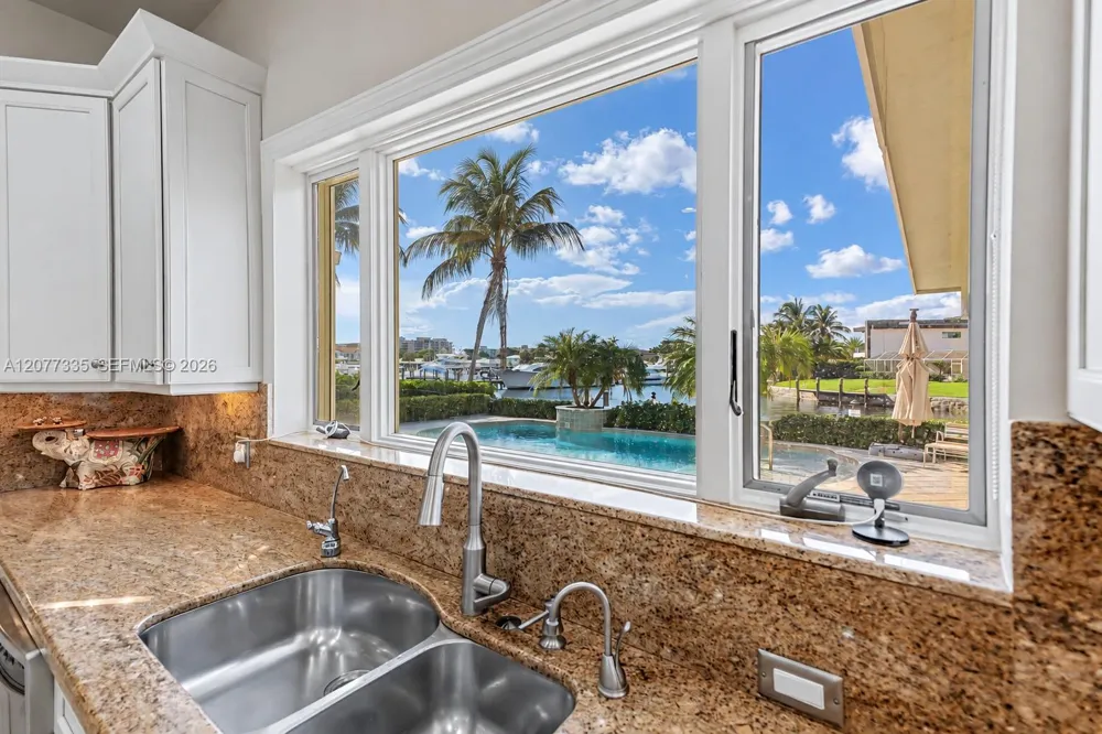 2820 NE 44th St Lighthouse Point, FL 33064