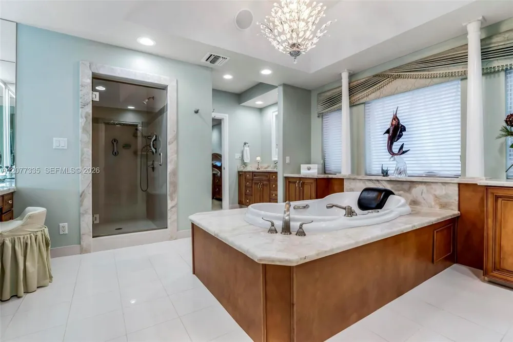 2820 NE 44th St Lighthouse Point, FL 33064