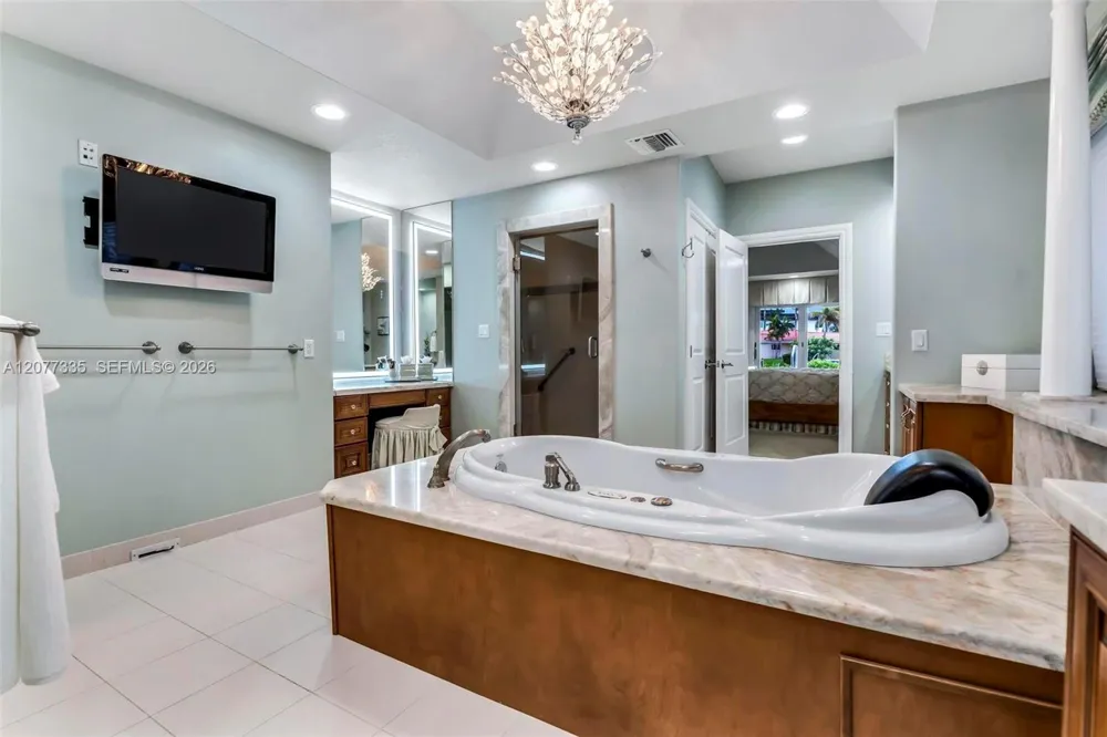 2820 NE 44th St Lighthouse Point, FL 33064