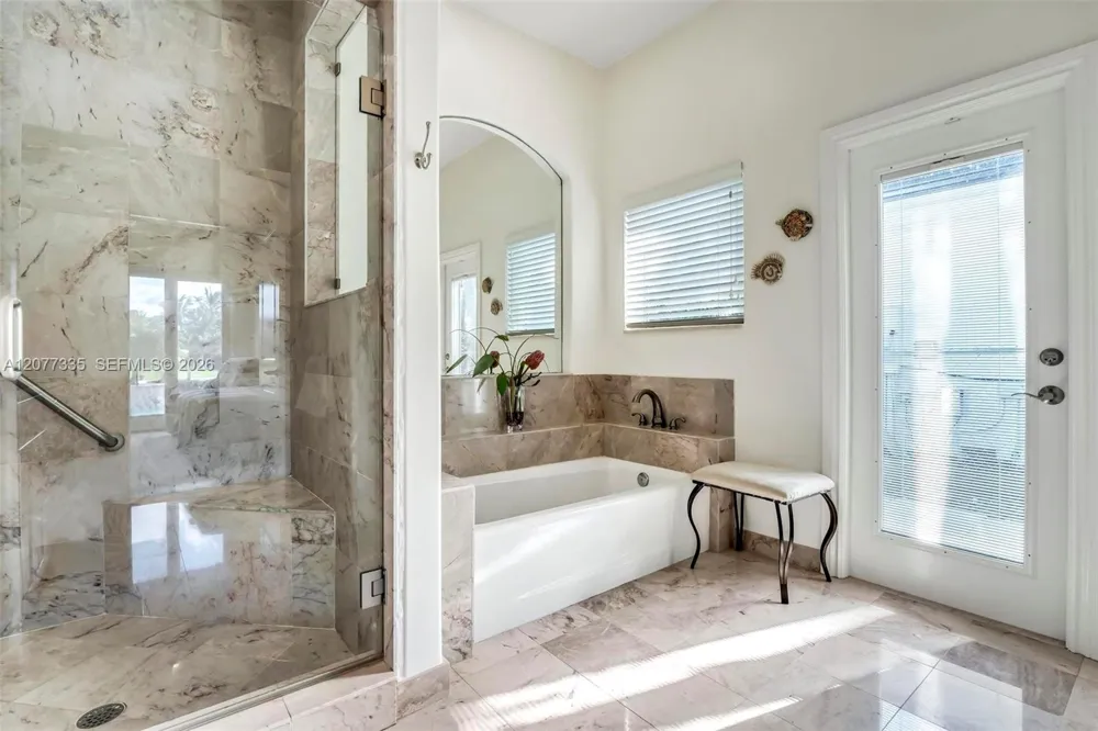 2820 NE 44th St Lighthouse Point, FL 33064
