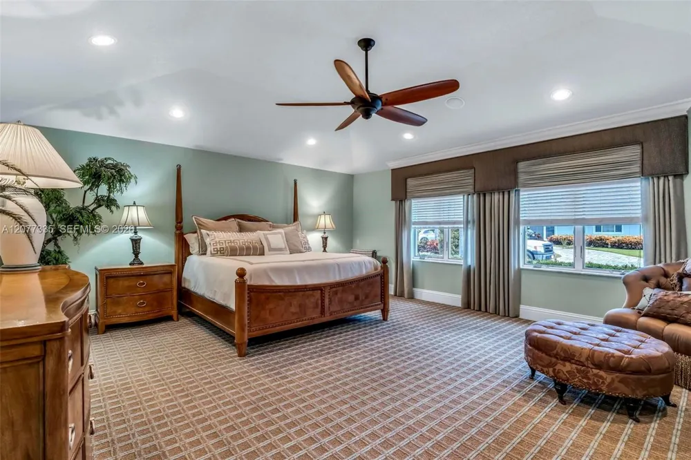 2820 NE 44th St Lighthouse Point, FL 33064