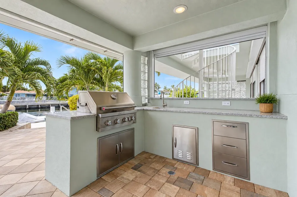 2820 NE 44th St Lighthouse Point, FL 33064