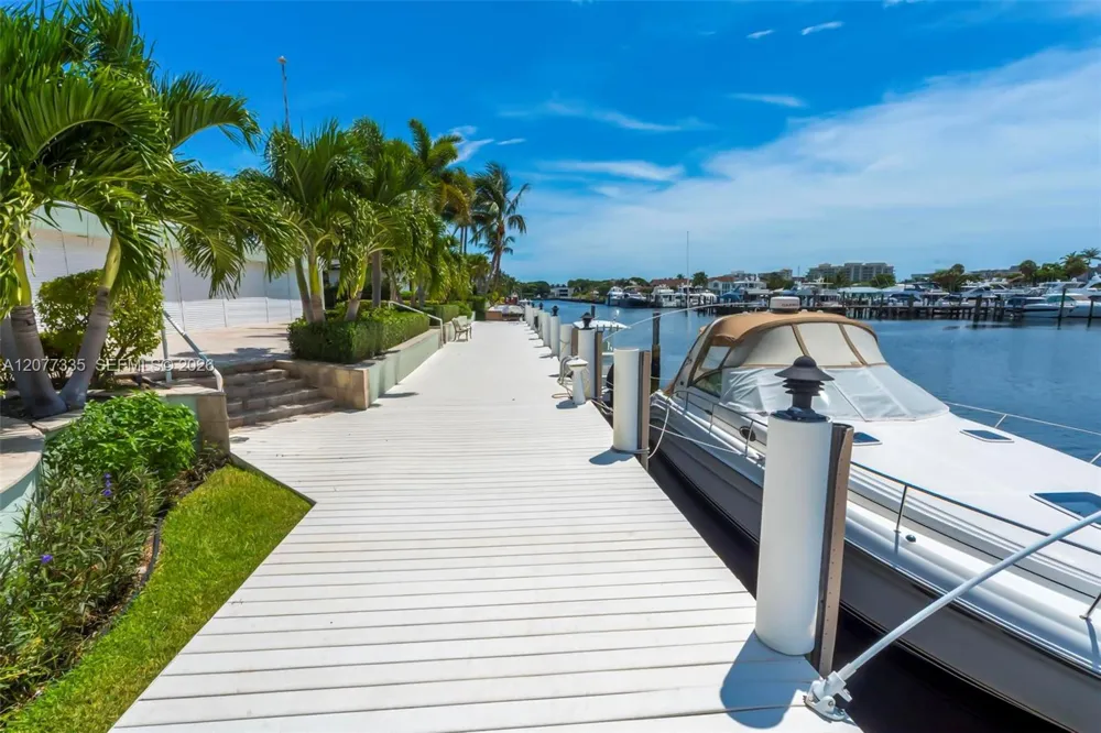 2820 NE 44th St Lighthouse Point, FL 33064