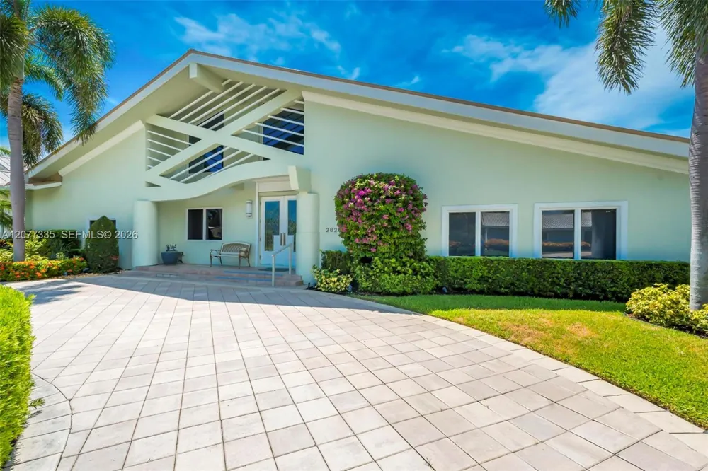 2820 NE 44th St Lighthouse Point, FL 33064