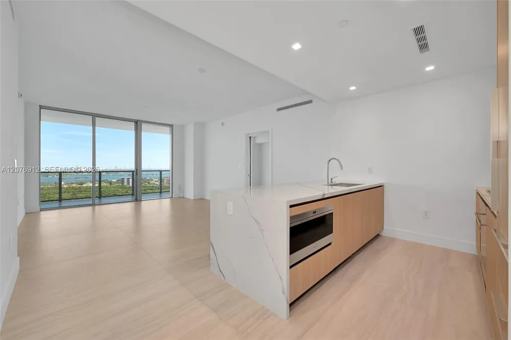 2411 Laguna Circle #2402 North Miami, FL 33181