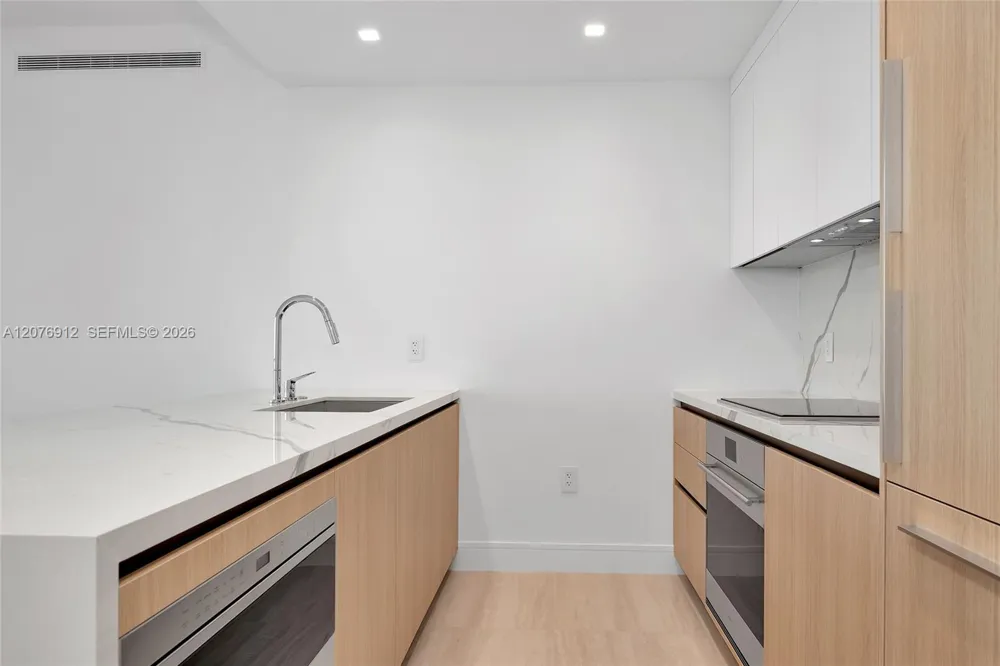 2411 Laguna Circle #2402 North Miami, FL 33181